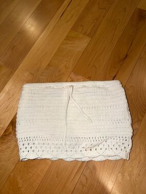 Hollister XS white crochet cropped tube top ONLY WORN A FEW TIMES!!
